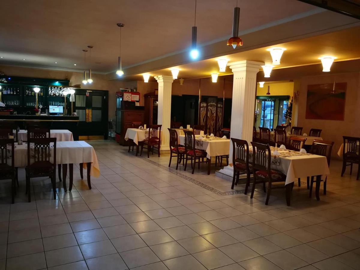 Hotel Mladost Lipany Exteriér fotografie